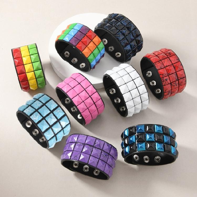 Bracciale in Pelle Comodo Borchie Quadrate Punk Bangle Regolabile per Uso Quotidiano Regalo Accessorio di Moda