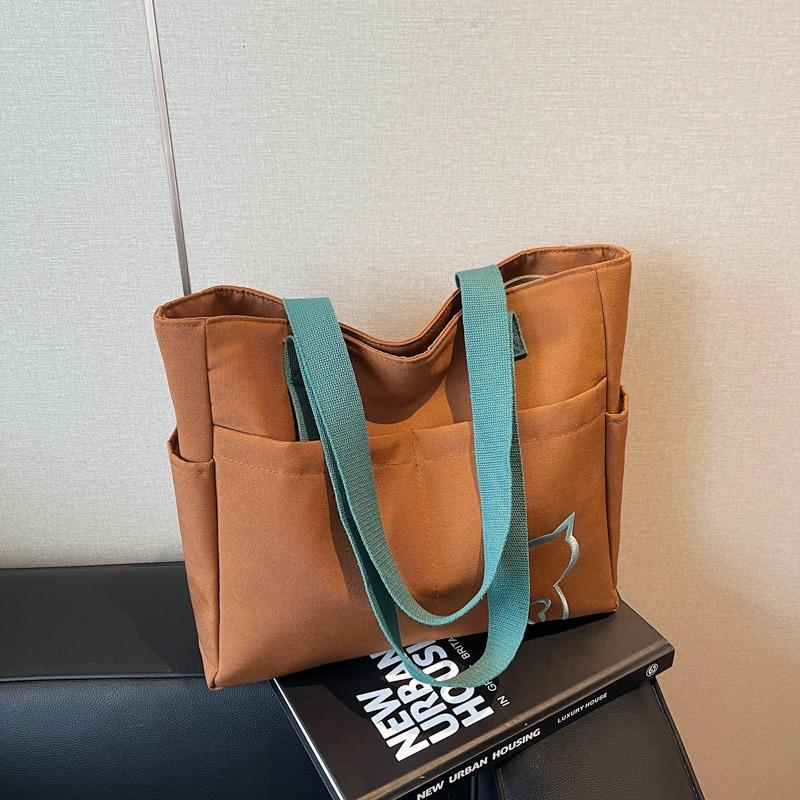 Large capacity canvas bag women's new fashion shoulder lightweight tote bag student class commuter bag