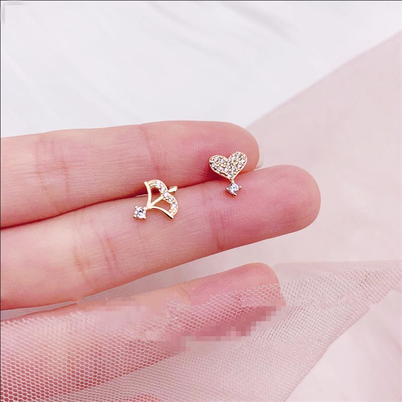 

Asymmetric Heart Arrow Stud Earrings - Women s Minimalist Style золотой