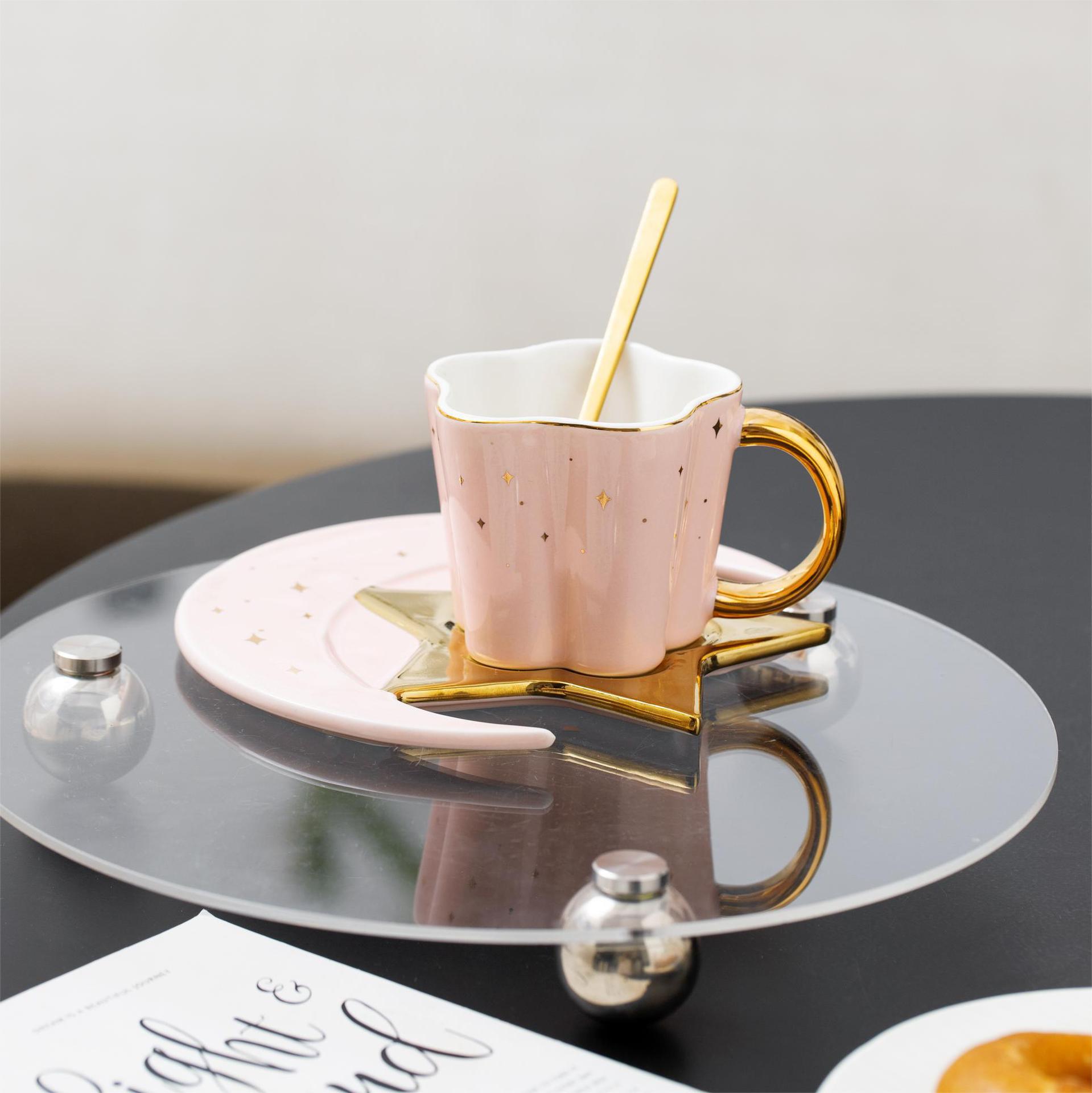 

Nordic Light Luxury Star & Moon Ceramic Coffee Cups with Dish Office Mug Gold Edged Afternoon Tea Cup Set Household Drinkware 250ml рожевий