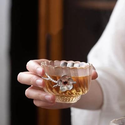 Ručně vyráběný keramický čajový šálek v japonském stylu – Švestkový květ Gongfu čajový šálek pro domácnost nebo čajový obřad
