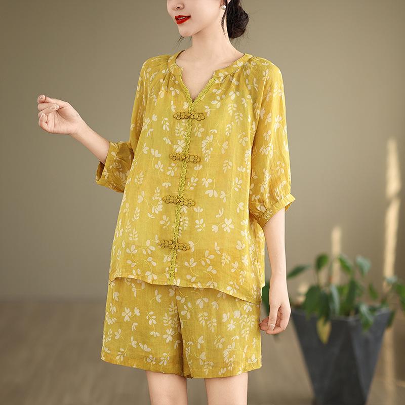 

2025 Retro Chinese Ramie-Cotton V-Neck Suit with Mid-Sleeve Top and Elastic Waist Shorts XL жёлтый