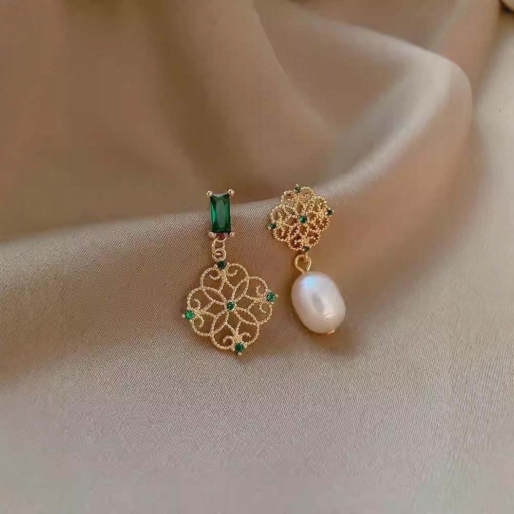 

New Chinese Design Sense Asymmetrical Elegant Earrings Women S Light Luxury High-End Stud Earrings Temperament Antique Ear Jewelry золотий