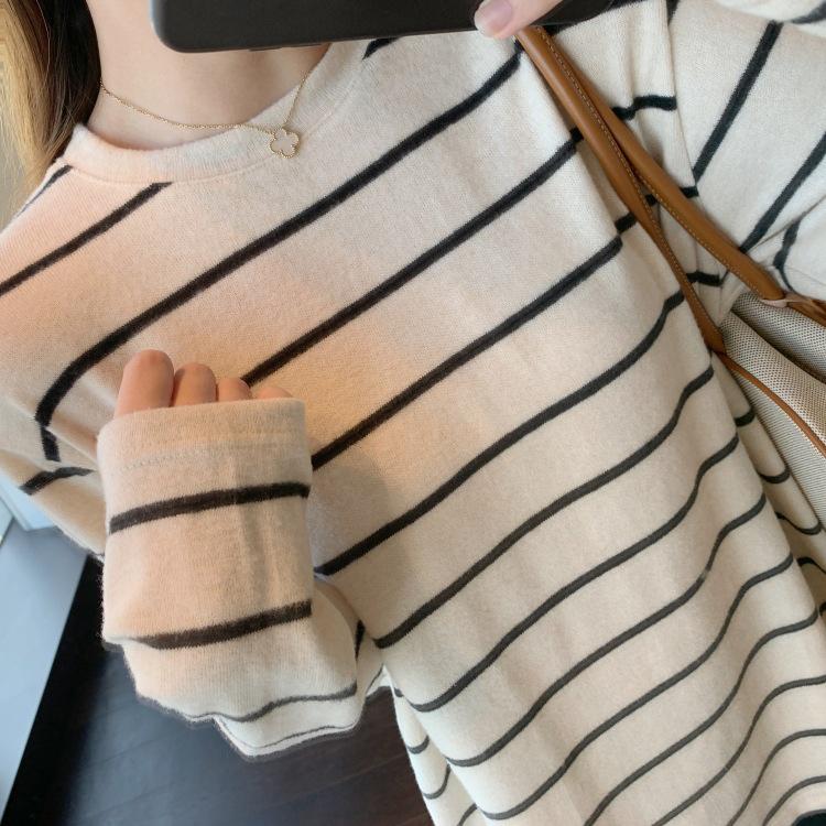 Women's Loose Striped Long-Sleeve T-Shirt: Flattering and Stylish Base Layer for Autumn/Winter 2025