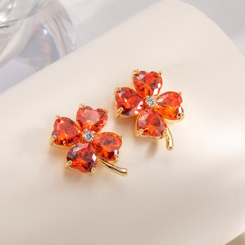 Four-leaf Clover Stud Earrings Elegant Floral Earrings Zircon-embellished Simple and Stylish Earrings
