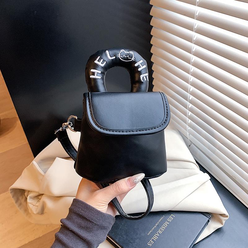 Hallyu Mini Square Box Bag, Niche Design Messenger Bag, Women's Mouth Red Envelope, Simple and Versatile Bag.