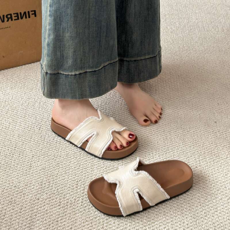 

The star wears the same soft-soled Boken shoes for women s summer, the new high-end one-word cool slippers, and the fairy is retro. 40