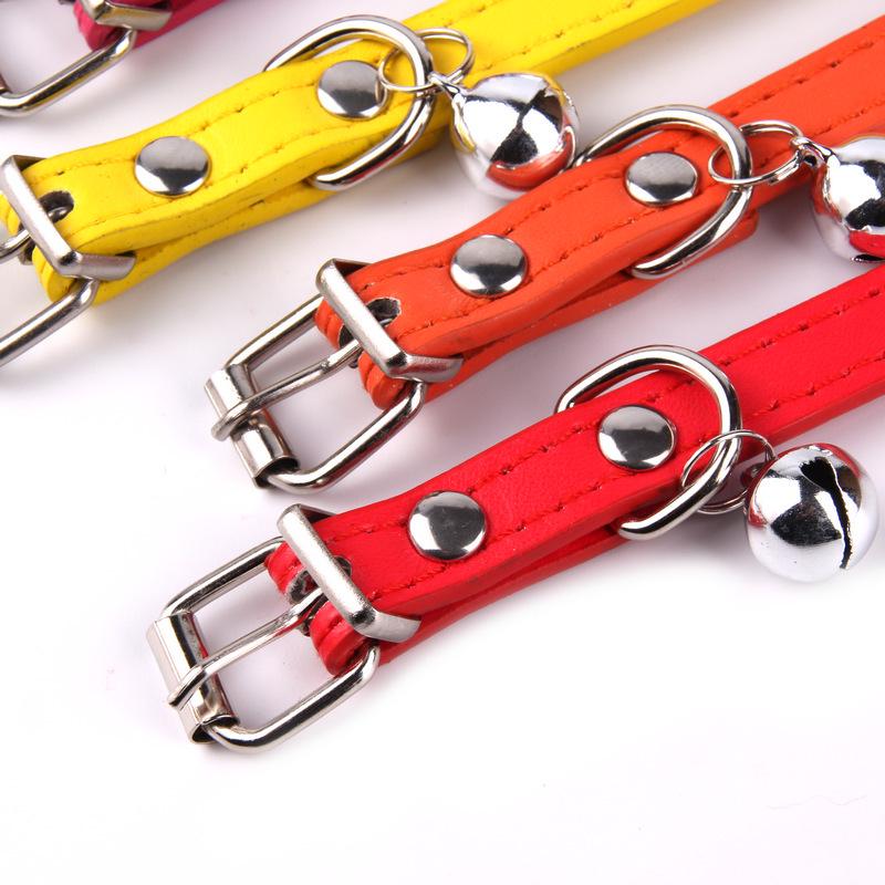 Crosspu Mehrfarbiges Lederhunde Halsband mit Glocke - Einfaches, flaches Design für Haustiere