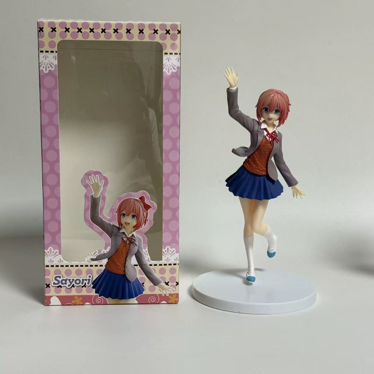 

18см Аниме Игра Клуб Романтики Sayori Фигурка Милая Девочка Анимационный Модель Игрушки Подарки Коллекция Украшения Орнаменты ПВХ With box
