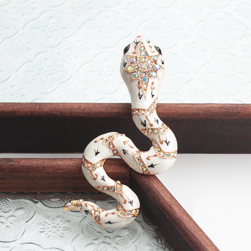 SKEDS Baroque Crystal Snake Brooch Novelty Badge Women Charm Perfect Accessory Gift for Friends Fashion Design Corsage