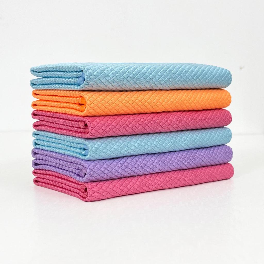 Absorbent Fish Scale Glass Cleaning Cloth – Lint-Free and Mark-Free