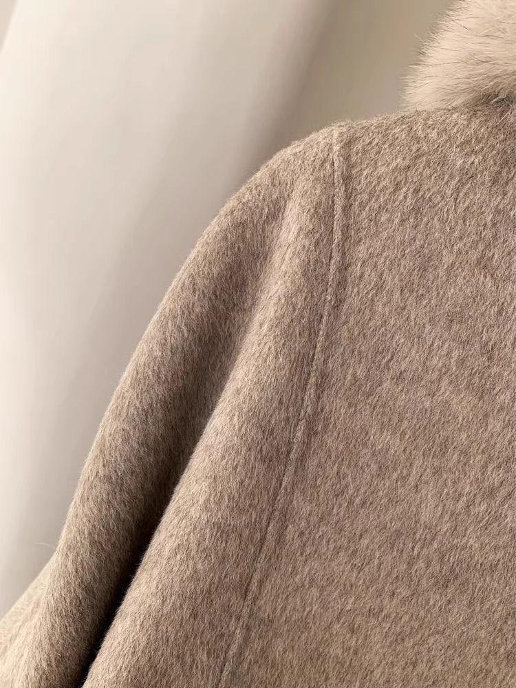 2025 Autumn/Winter Popular Wool Coat for Women with Fluffy Fur Collar and Cuffs