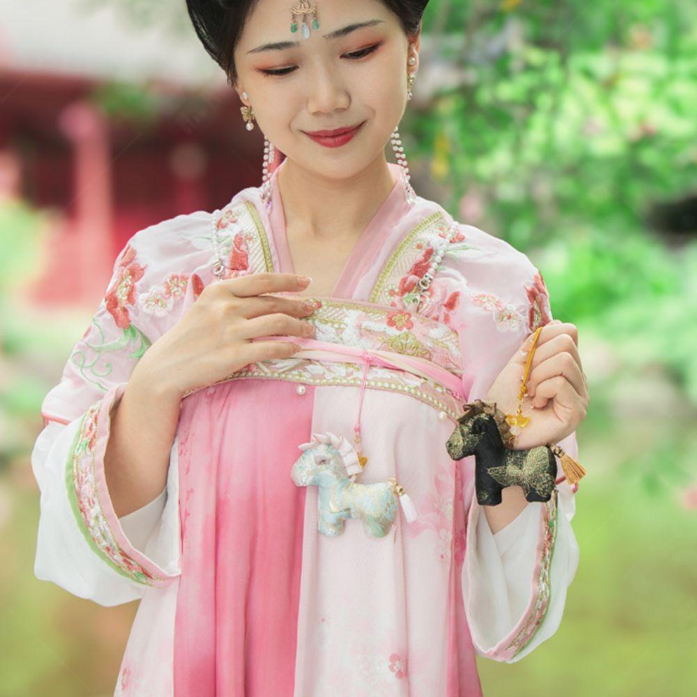 High-end Brocade Zodiac Horse Sachet Refillable Embroidery Mascot Pony Pendant Zipper Design Chinese Style Pony Car Pendant Kids