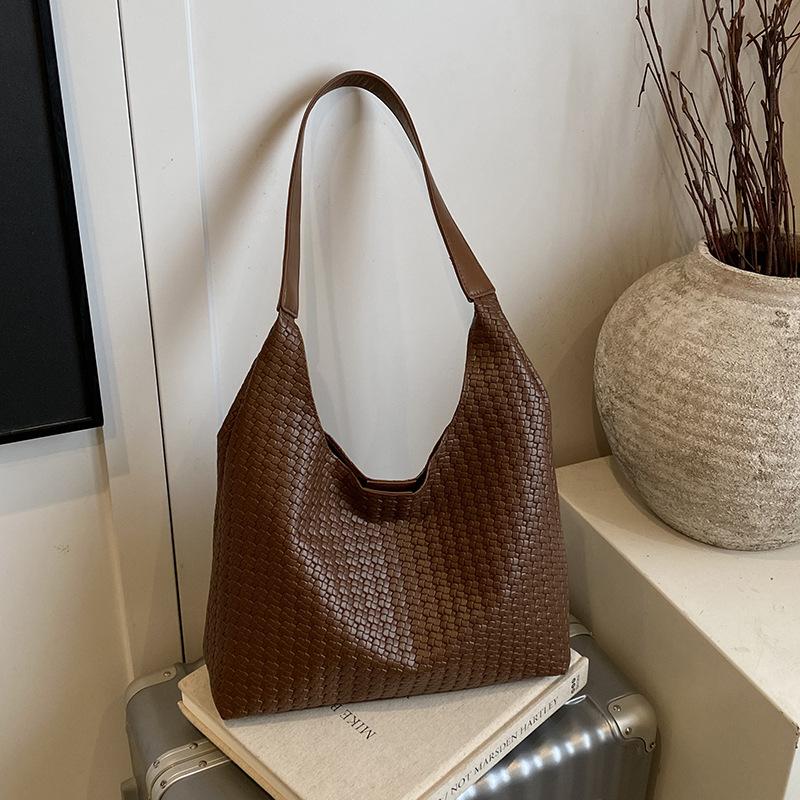 

Осень новая персонализированная модная трендовая сумка-тоут через плечо повседневная нишевая женская сумка большой вместимости