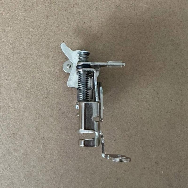 

Прочная металлическая прижимная лапка для плоскошовных швейных машин Расширенные конструкции Улучшенная стабилизация ткани Экспертный пошив CHINA