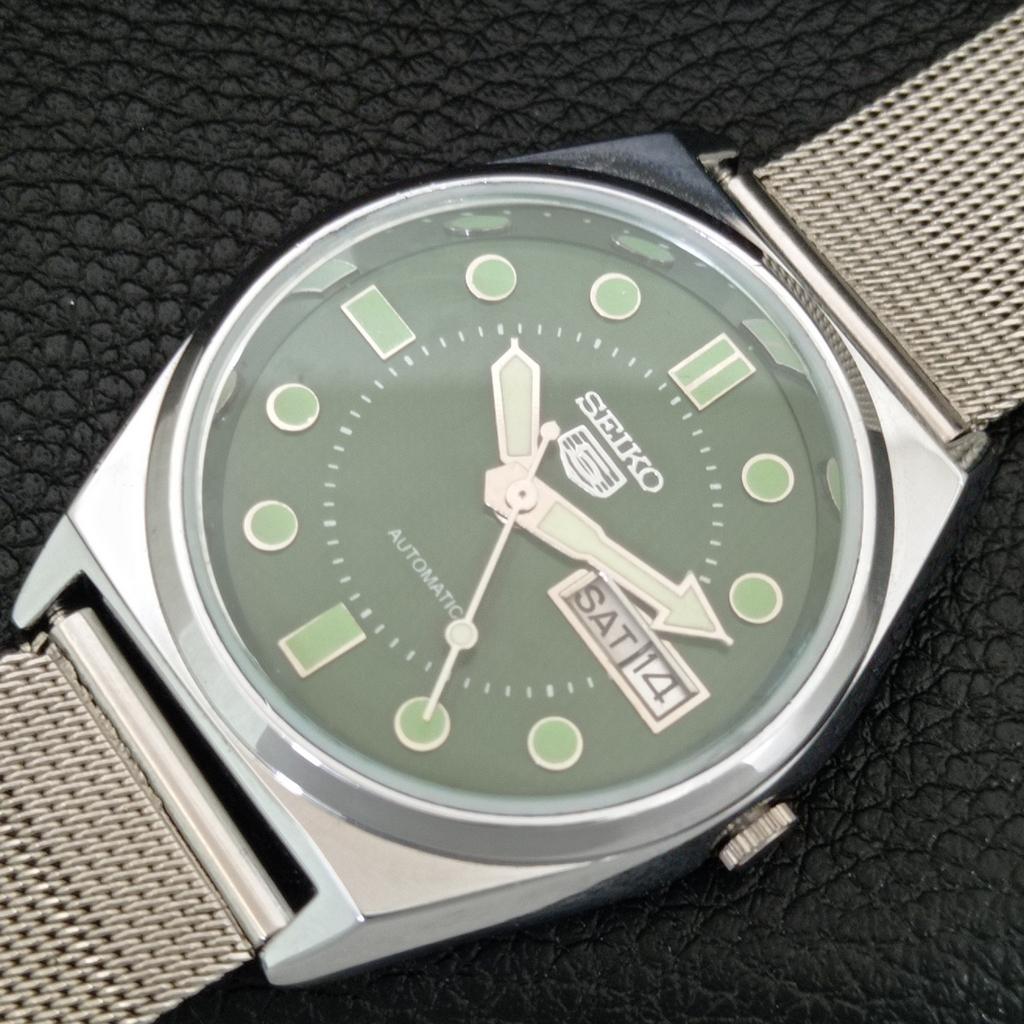 JAPAN VINTAGE REFURBISHED SEIKO 5 AUTOMATIC MENS GREEN DIAL WATCH a444448-1