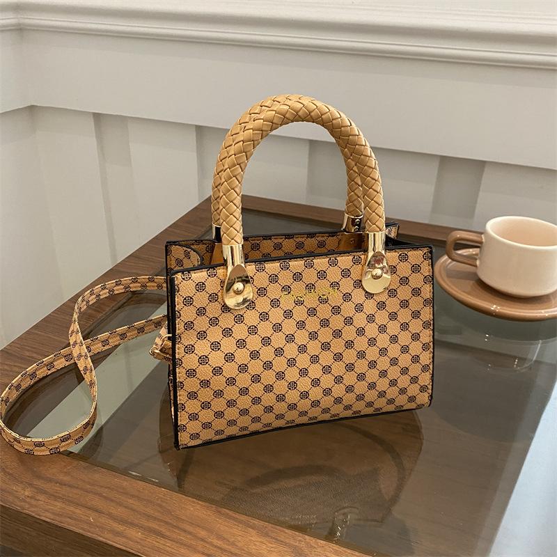 

Premium sense large capacity printed bag women s niche design versatile retro shoulder bag simple commuter messenger bag коричневый