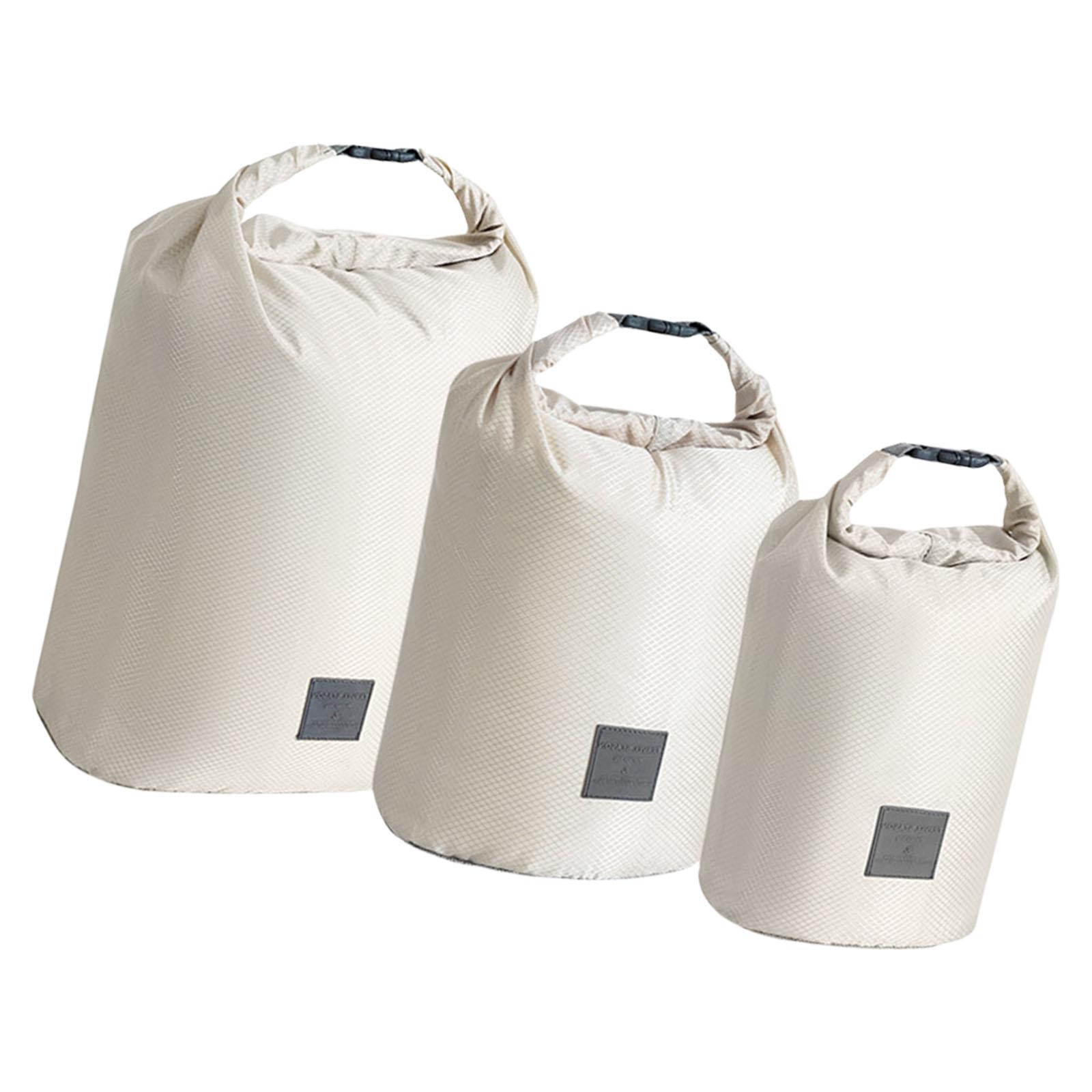 

Упаковка из 3 сверхлегких водонепроницаемых сухих мешков для кемпинга, пеших походов и мотопутешествий. Набор переносных мешков для вещей. бежевый