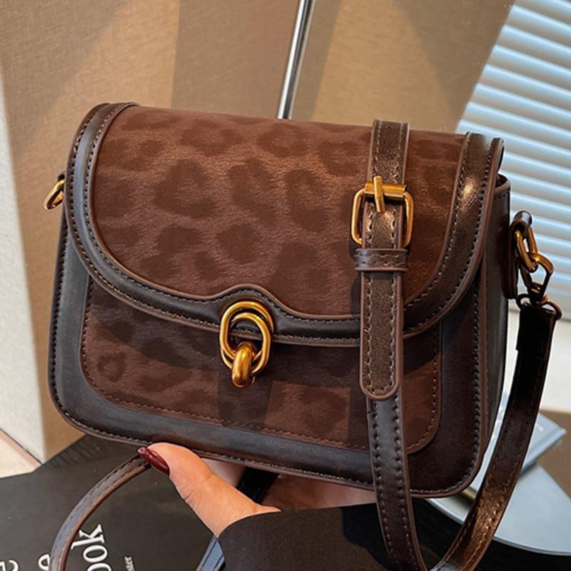 Today's Popular Bags Are Simple and Retro Niche Textured Bags for Women's New Leopard Print Commuter Messenger Small Square Bags.