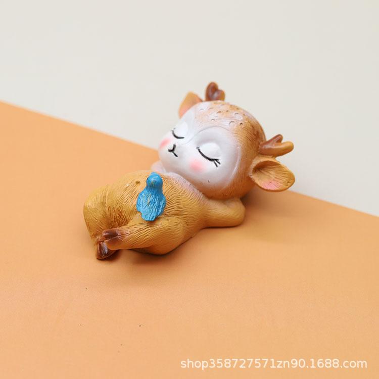 Cute And Leisurely Deer Micro-Landscape Decoration Resin Handicraft Office Desktop Car Sand Table Small Ornament Gift