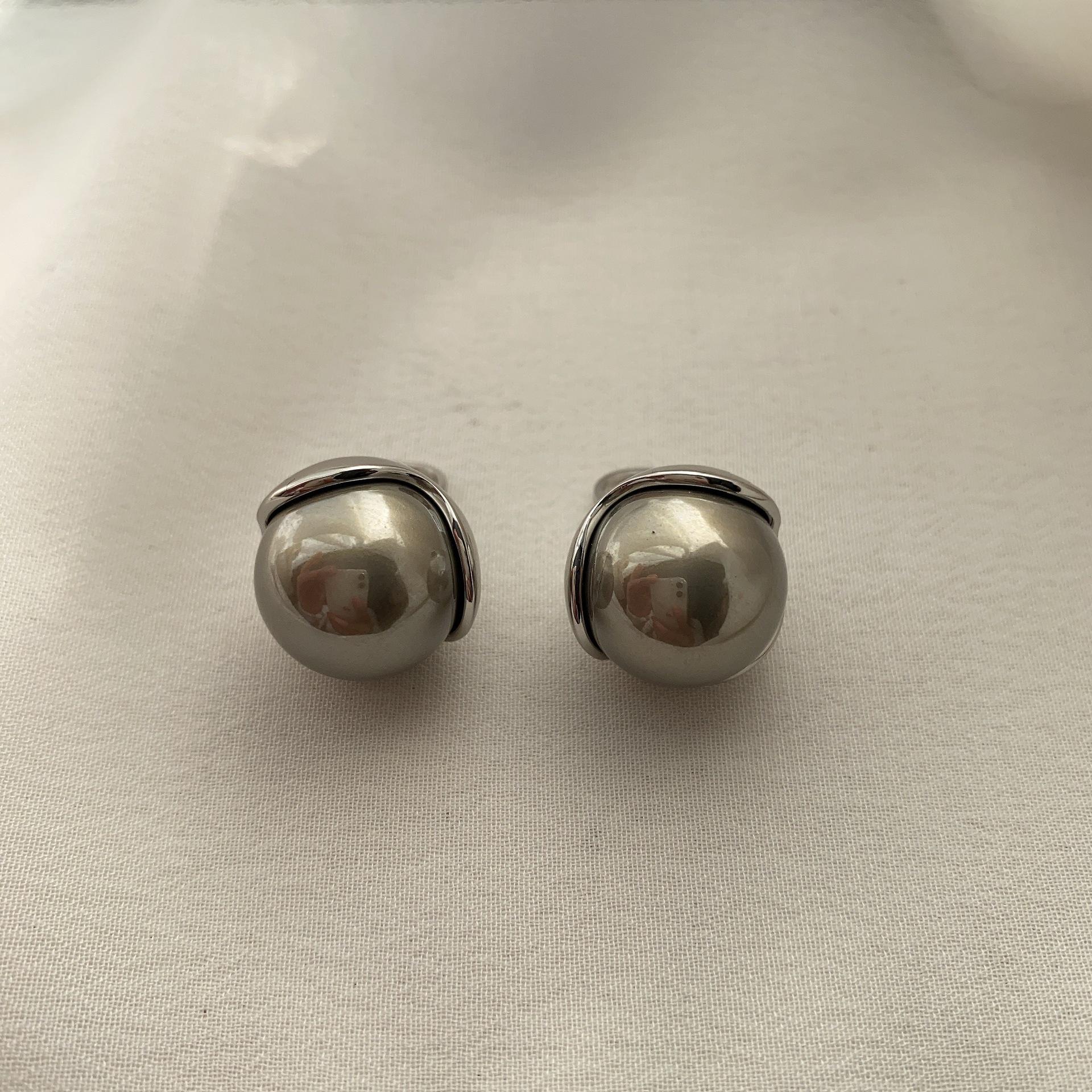 Французские ретро серьги-гвоздики с крупной жемчужиной, легкая роскошь, высококлассные ретро серьги, белые и серые металлические, ретро-дизайн, нишевые серьги