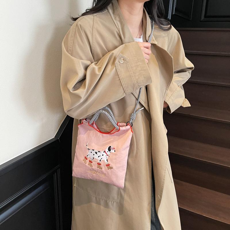 Fashion high-value bag women's new textured embroidered portable nylon mobile phone bag cartoon shoulder messenger bag