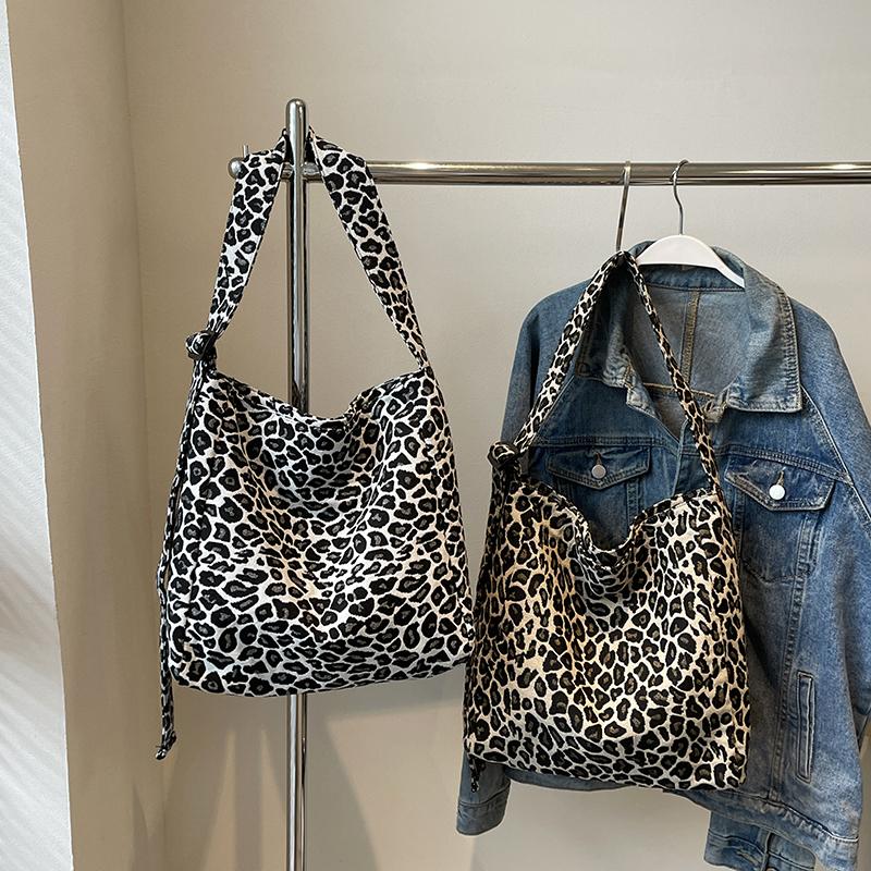 Large Capacity Leopard Print Commuter Shoulder Bag Women's Underarm Bag Tote Bag