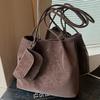 Large-capacity Bag, Messenger Bag, Women's Bucket Bag, Commuter Tote Shoulder Bag, Simple, Fashionable and Fashionable Light Luxury Underarm Bag.