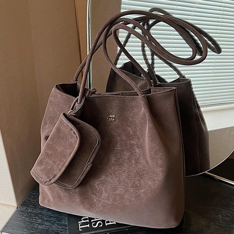 Large-capacity Bag, Messenger Bag, Women's Bucket Bag, Commuter Tote Shoulder Bag, Simple, Fashionable and Fashionable Light Luxury Underarm Bag.