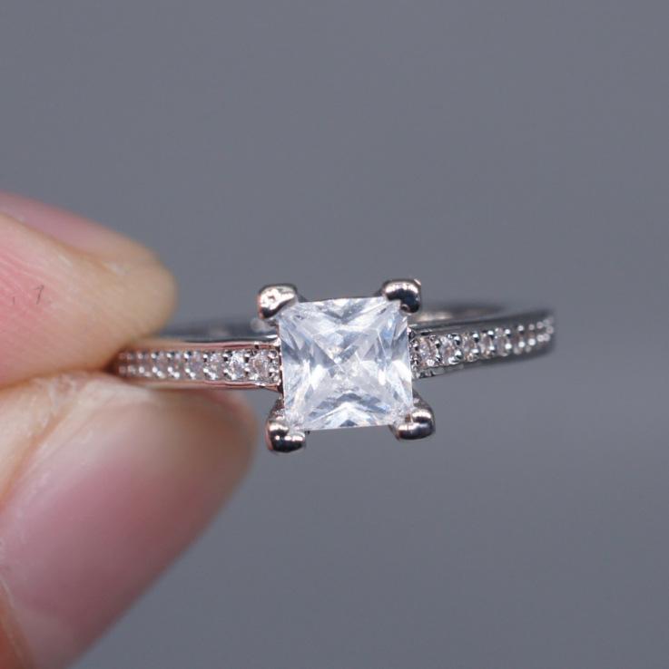 Four-Claw Princess Cut Zircon Ring: Elegant Simple Bridal Fashion
