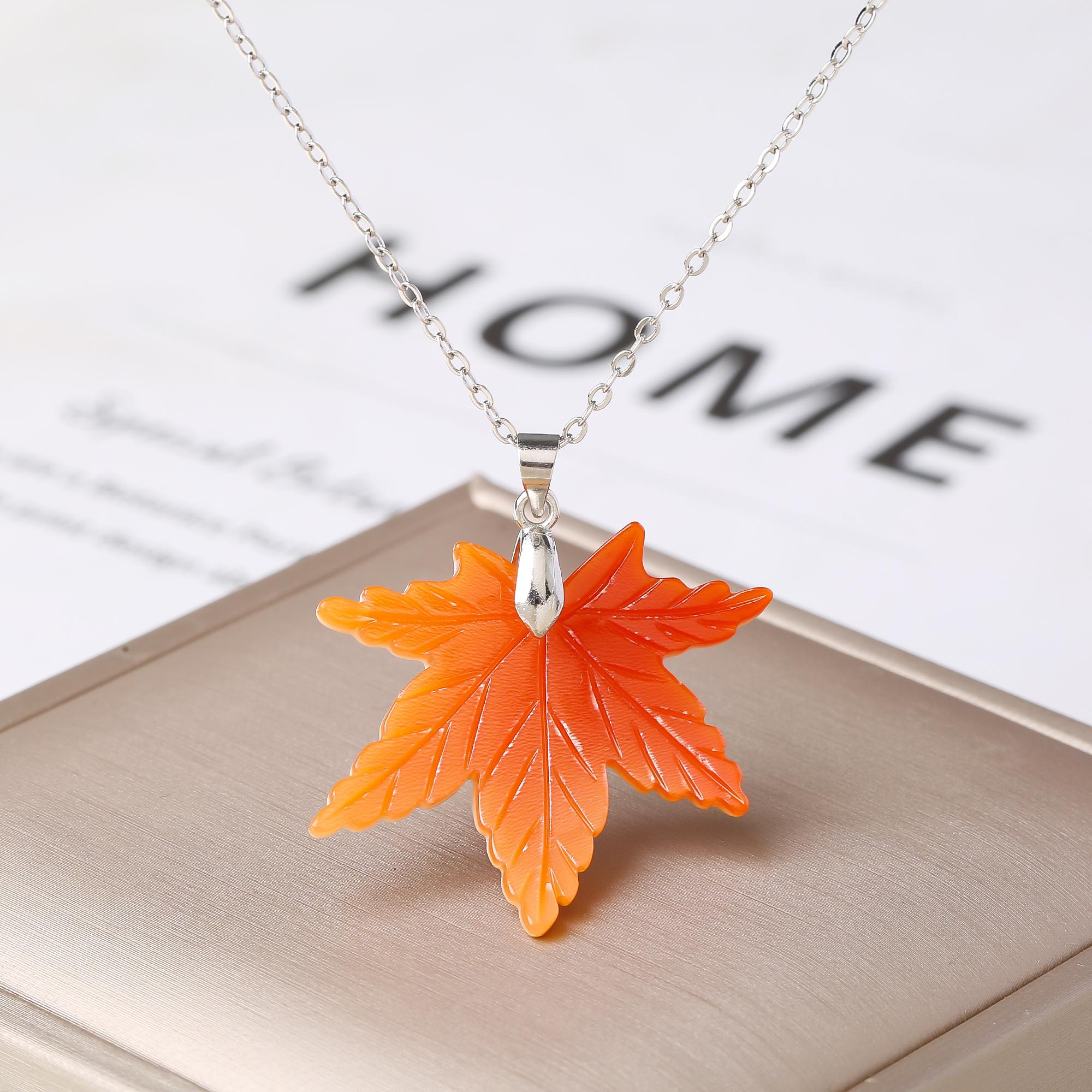 

Natural Shell Cross Maple Leaf Pendant Necklace for Women Abalone Shell Cross Choker Fashion Religious Fall Zircon Party Gift
