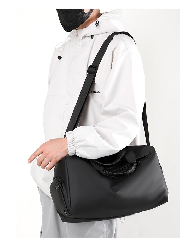 Men's Casual Crossbody Gym Bag: Large Capacity with Dry/Wet Separation for Travel