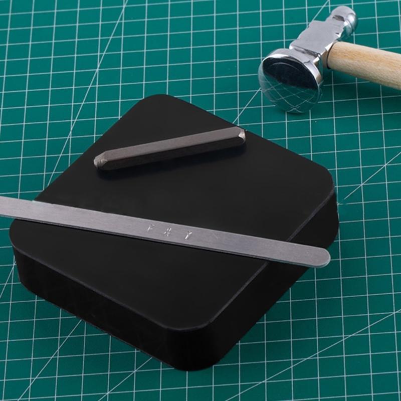 Blocco da banco in gomma da 4 pollici Blocco da banco in gomma nera quadrata per gioielli per la creazione di gioielli e la fucinatura di metalli Stampaggio di gioielli