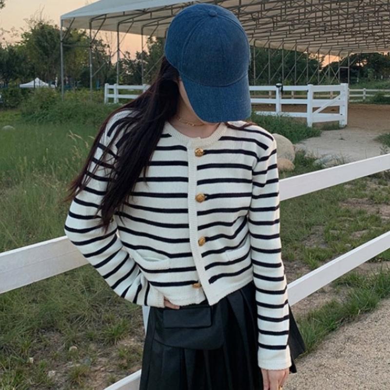 Striped Round Neck Knitted Cardigan for Women Autumn Loose Outerwear Women Short Sweater Coat Winter Elegant Slim Fit Vintage Cardigans Jackets 24916