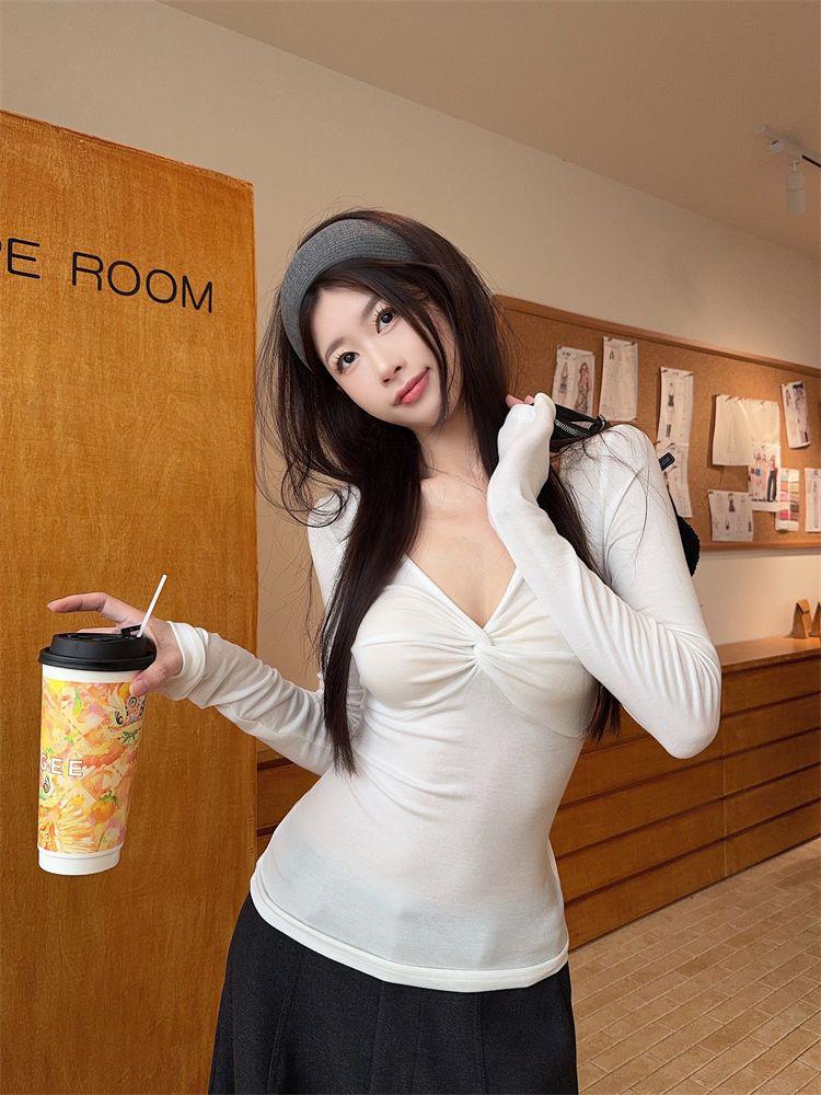 Women's Winter Slimming V-neck Twisted Pleated Long Sleeve T-shirt