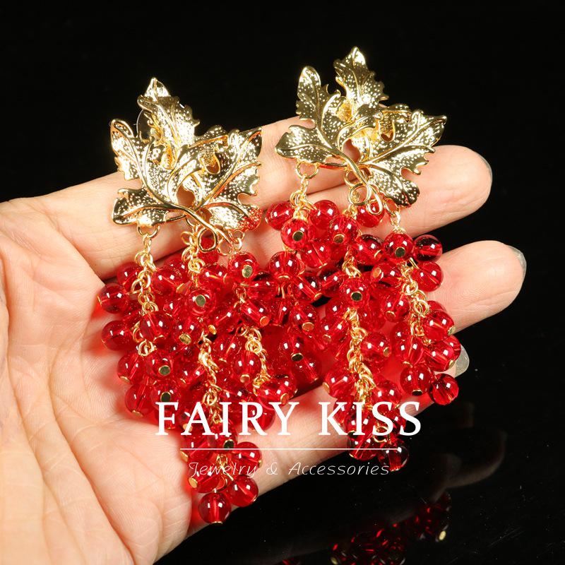 

Used Red Retro Grape Stud Earrings with Hand-woven Tassel Pendants - Elegant Light Luxury Ear Ornaments