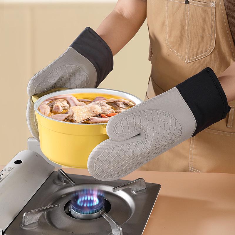 Silicone Heat-Resistant Anti-Slip Oven Gloves with Cotton Lining and Diamond Pattern