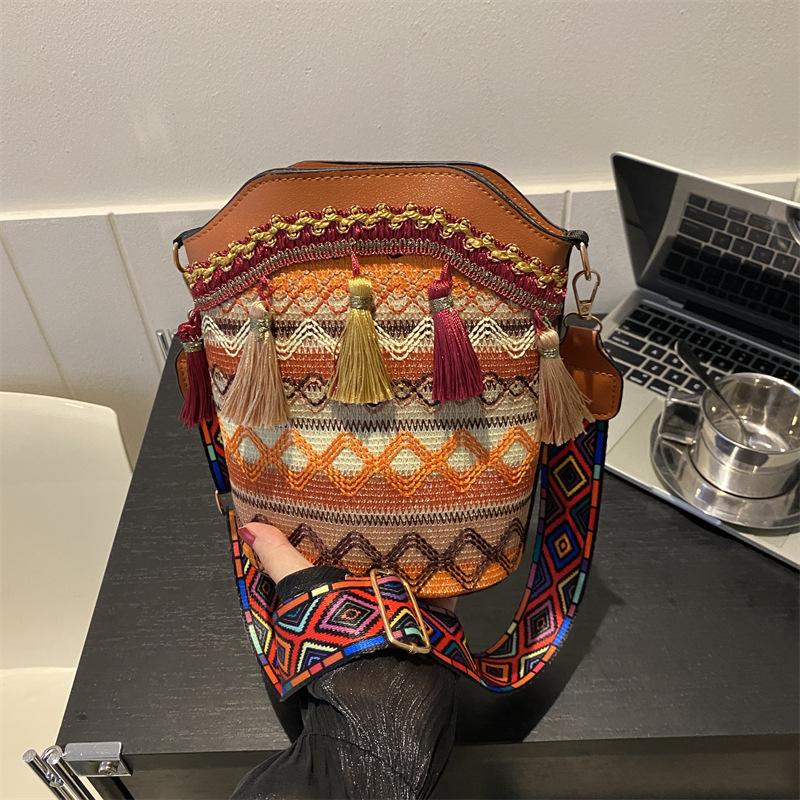 Bolsa Feminina de Alta Qualidade Diagonal Estilo Étnico Nicho Tecida Balde Ombro Combina com Tudo Bolsa de Franjas