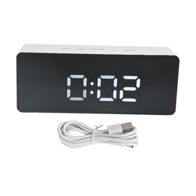 LED Saat Çok Fonksiyonlu USB Güçlü 3 Aydınlatma Modu Erteleme Zamanı Santigrat Fahrenhayt Ekran Dijital Alarm Saati