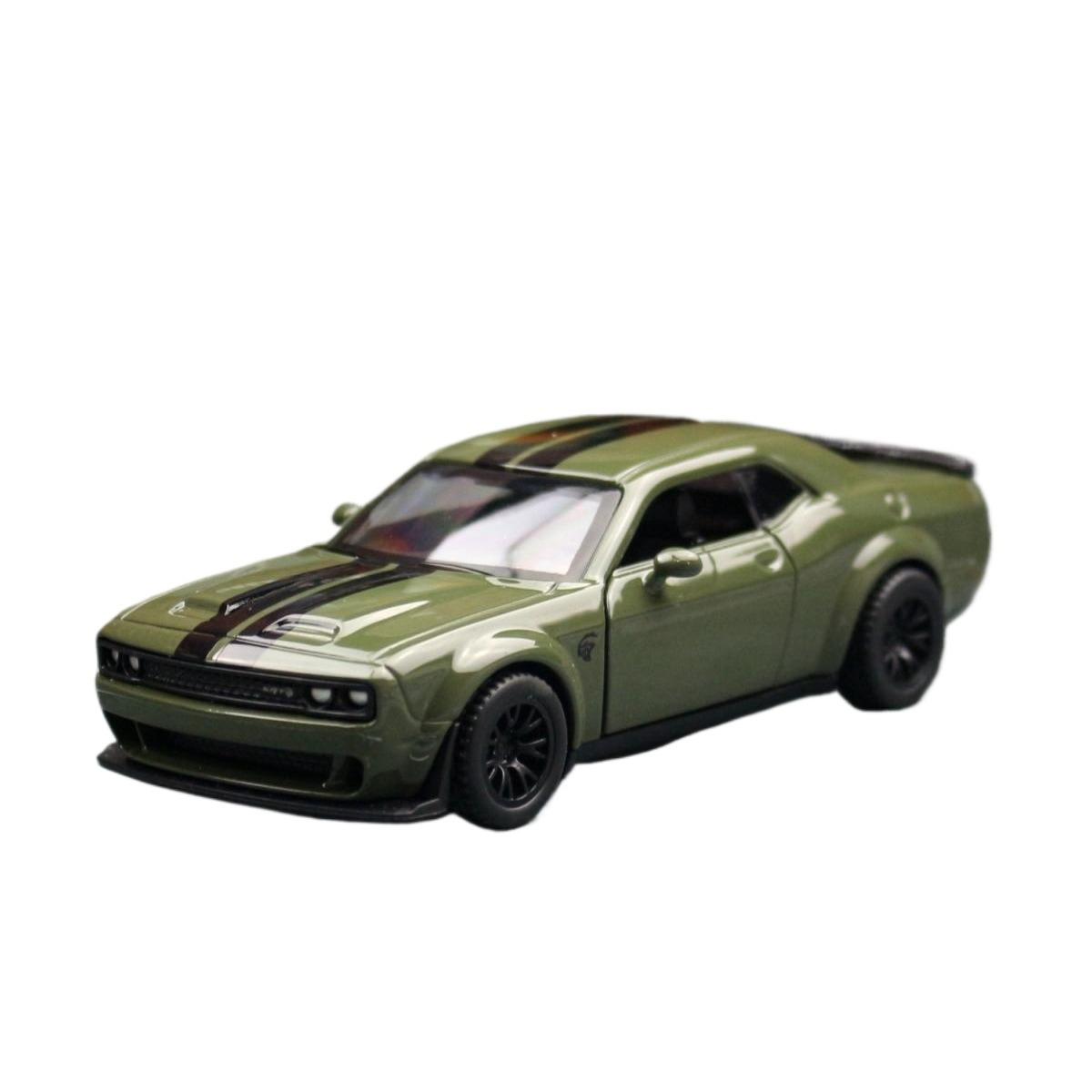 

1/44 Dodge Challenger SRT Hellcat игрушечная модель автомобиля литая металлическая миниатюрная машина открывающиеся двери откидывающиеся назад коллекционный подарок для ребенка зелёный
