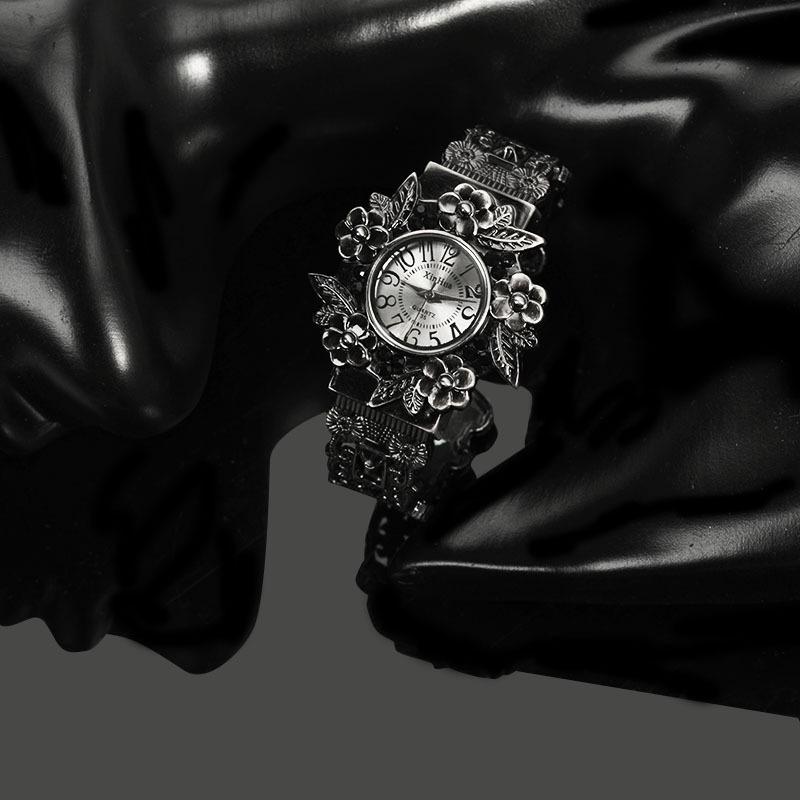 Retro Carved Women's Quartz Bangle Watch