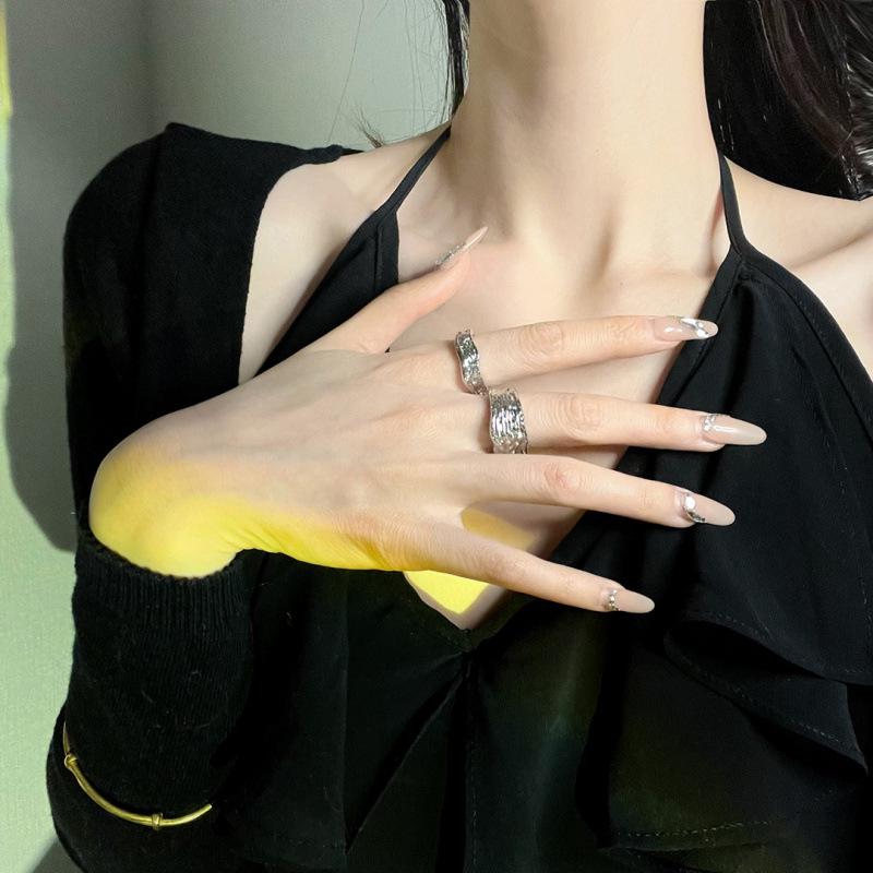 Irregular Pleated Open Adjustable Women's Index Finger Ring – Korean Dark Style, Niche Feel, Temperament, Versatile, Celebrity Style