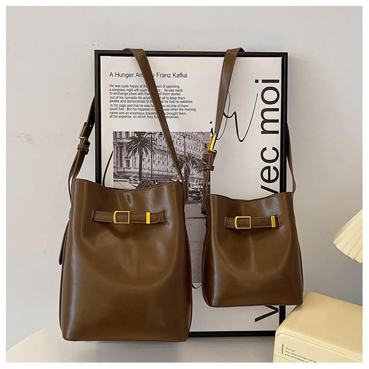 2023 Fashionable Simple Commuter Light Luxury Bag Buckle Shoulder Crossbody Bag Black Coffee Color City Simple Pu Bucket Bag