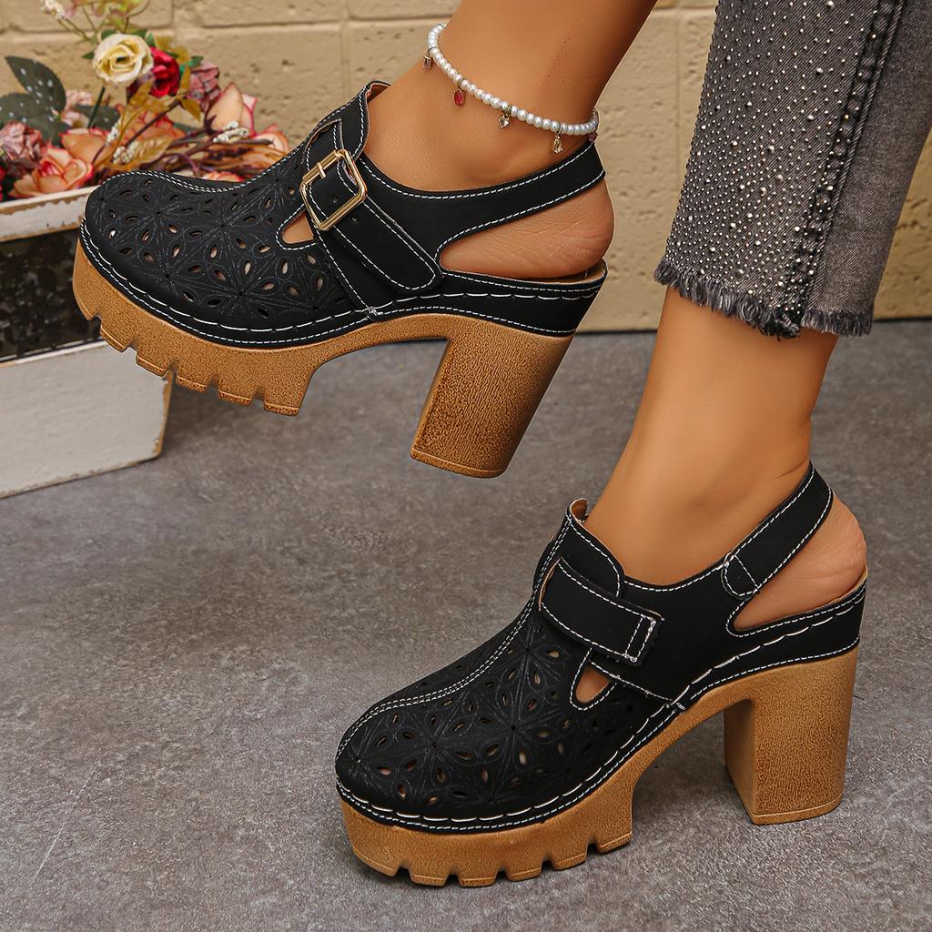 Damskie sandały peep-toe na szeroką stopę na klockowym obcasie - ażurowy design, letnie buty z zakrytym palcem, modne sandały na wysokim obcasie