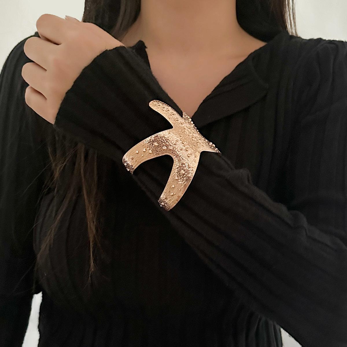 Нишевый металлический браслет с открывающимся цветком и бабочкой, Дизайнерский акриловый браслет see details