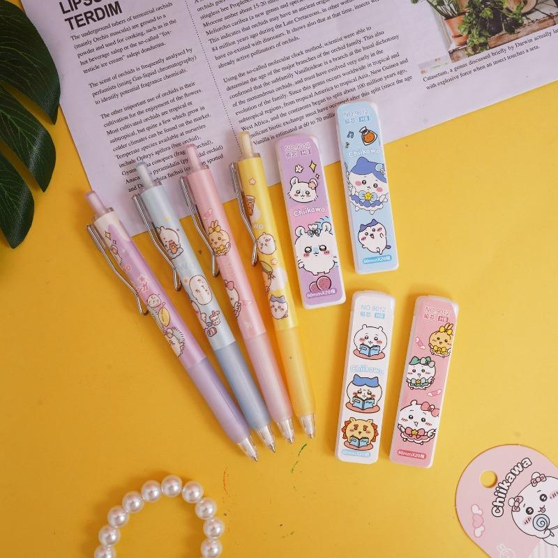 Carino Set Matite Meccaniche Chiikawa con Ricariche Mina 2B 0,5 mm Matite da Scrittura Cartoni Animati Kawaii Regalo Perfetto per Bambini e Studenti