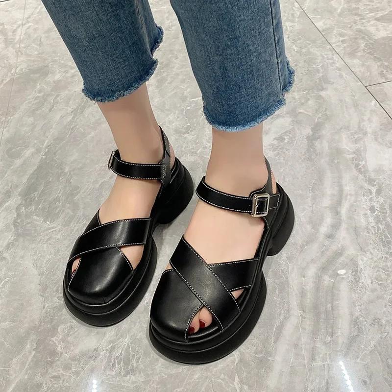 2024 Summer Fashion New Baotou Thick Bottom Sandals for Actress Elegant Fashion Fairy Style One Button Casual Sandals