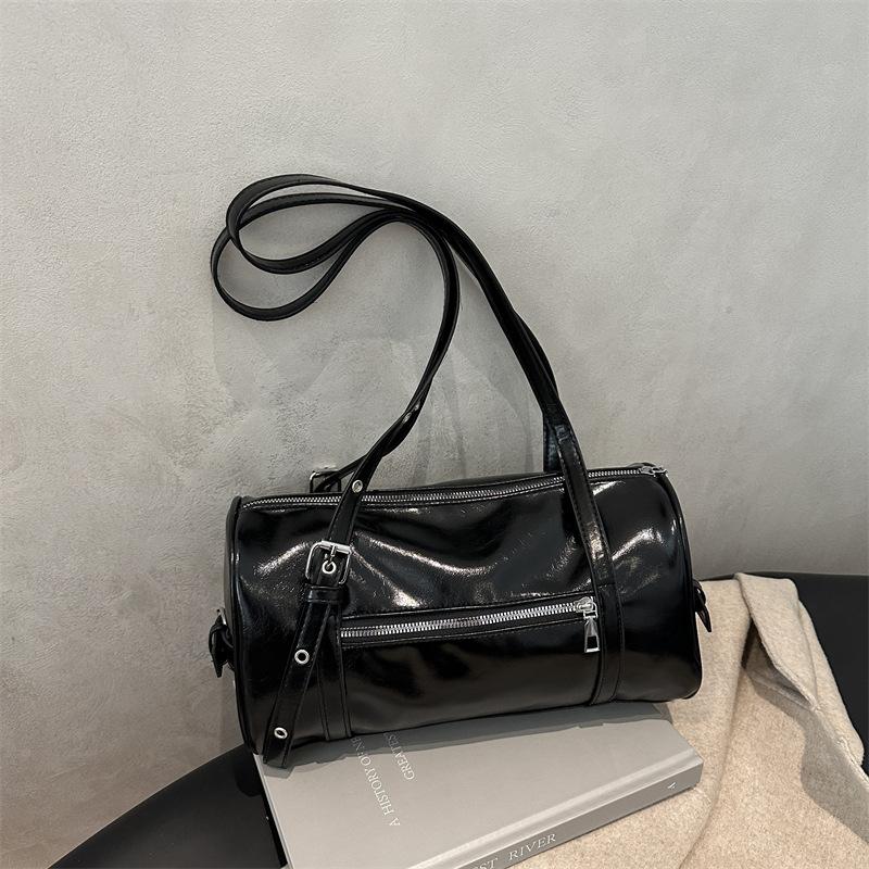 A Large-capacity Boston Large Bag with A High-end Feel and A Niche Commuter Underarm Pillow Bag