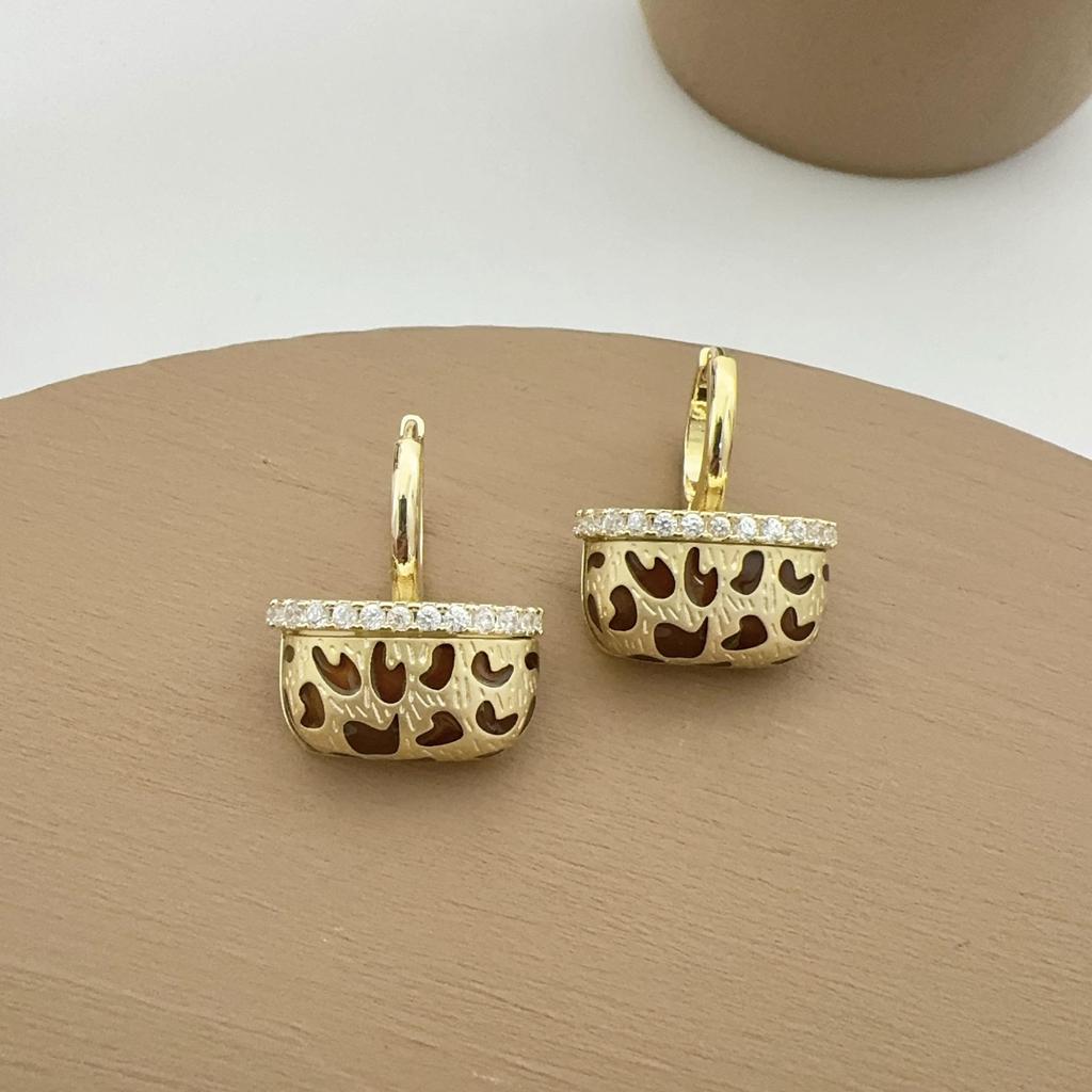 New Stylish Zircon Bag Ear Cuffs: Women's Fashion, Light Luxury, High-End, Versatile, and Trendy Earrings.