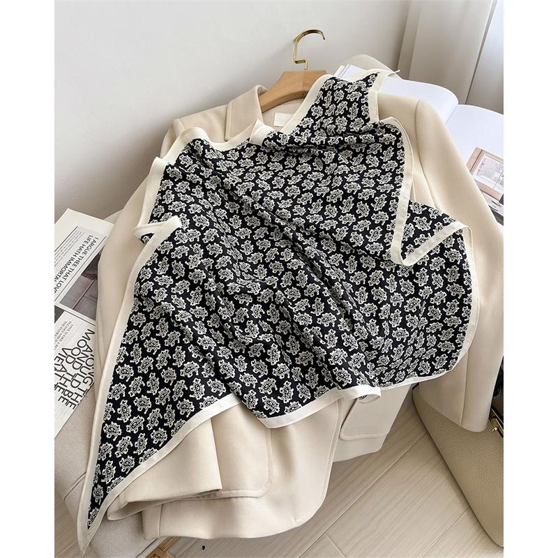 2025 New Fashion Women Triangle Scarf Bohemian Style Paisley Designer Long Ribbon Twill Silk Scarves Neckerchief Luxury